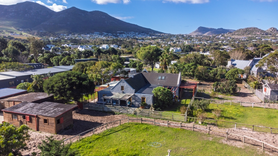 4 Bedroom Property for Sale in Meadowsteads Western Cape